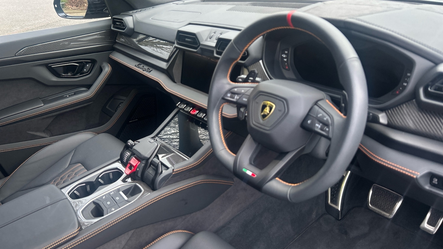 Used Lamborghini Urus 2025 for sale - 77837076: Photo 13