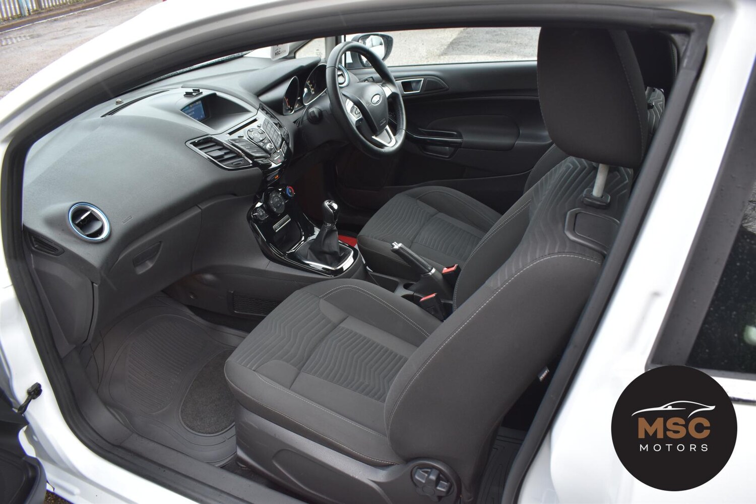 Used Ford Fiesta 2015 for sale - 77129915: Photo 32