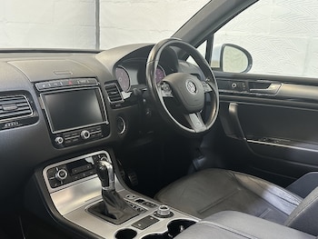 Used Volkswagen Touareg 2015 for sale - 75528509: Photo