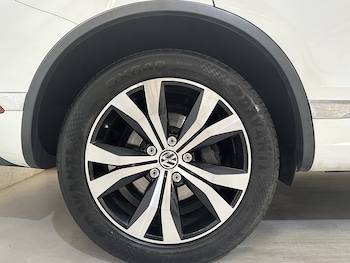 Used Volkswagen Touareg 2015 for sale - 75528509: Photo