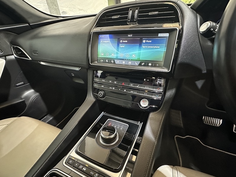 Used Jaguar F-Pace 2016 for sale - 76536286: Photo 14