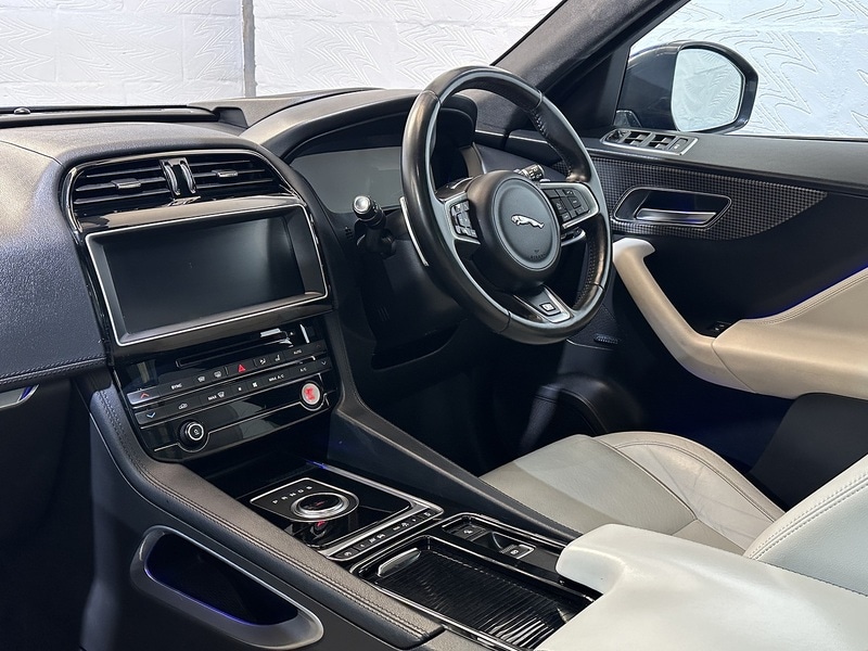 Used Jaguar F-Pace 2016 for sale - 76536286: Photo 3