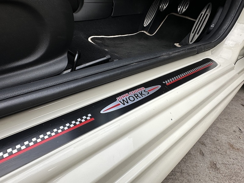 Used MINI Convertible 2019 for sale - 76197289: Photo 15