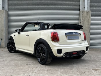 Used MINI Convertible 2019 for sale - 76197289: Photo 2