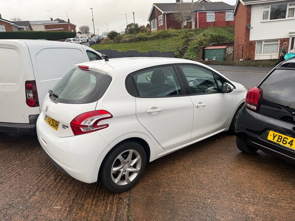 Used Peugeot 208 2012 for sale - 77014191: Photo 10