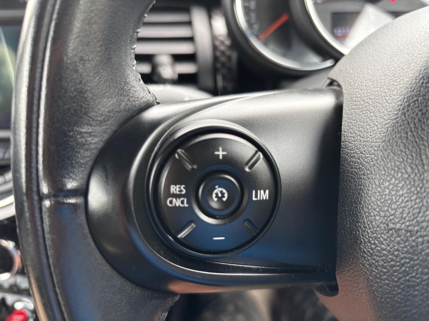 Used MINI Convertible 2018 for sale - 77114256: Photo 26