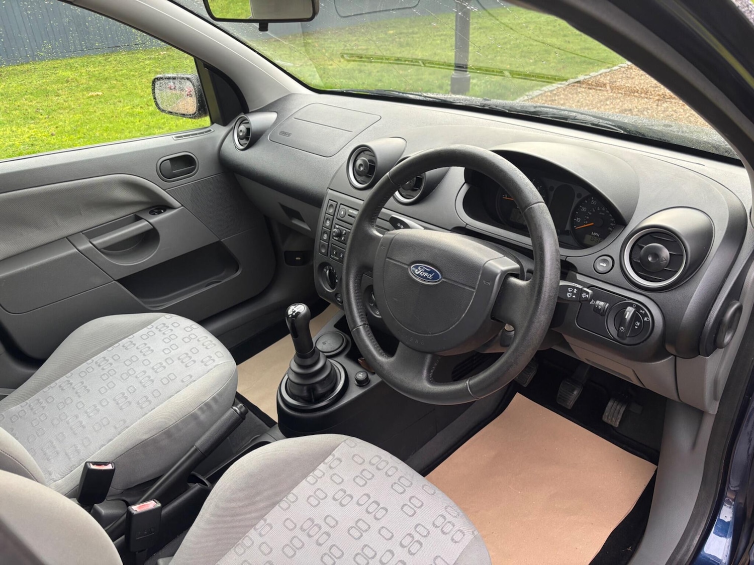 Used Ford Fiesta 2002 for sale - 76717635: Photo 2