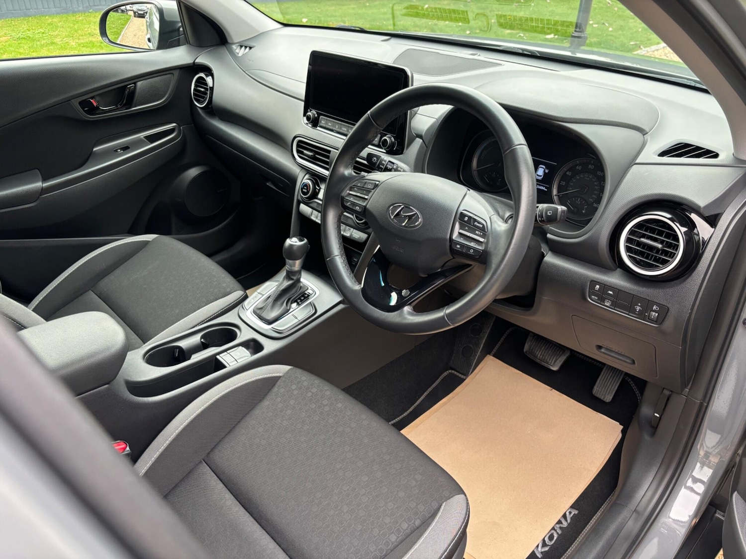 Used Hyundai KONA 2019 for sale - 77114245: Photo 2