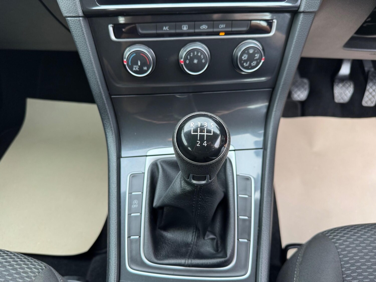 Used Volkswagen Golf 2017 for sale - 76487309: Photo 25