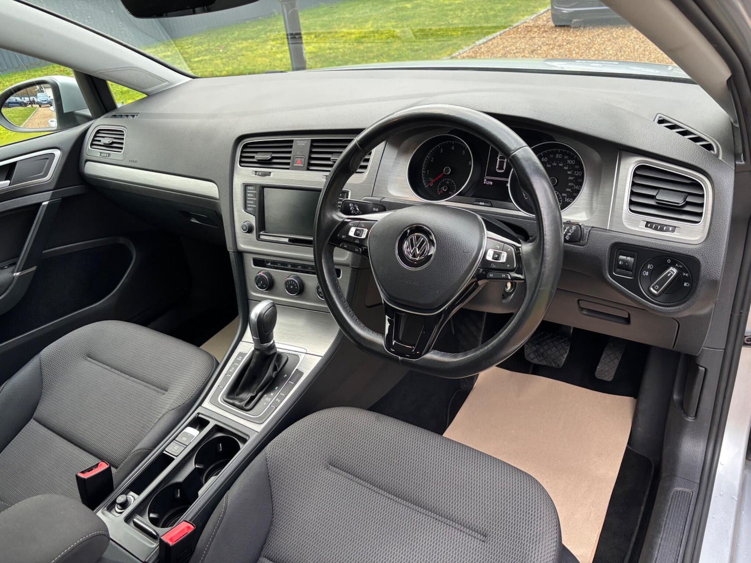 Used Volkswagen Golf 2016 for sale - 77612462: Photo 2