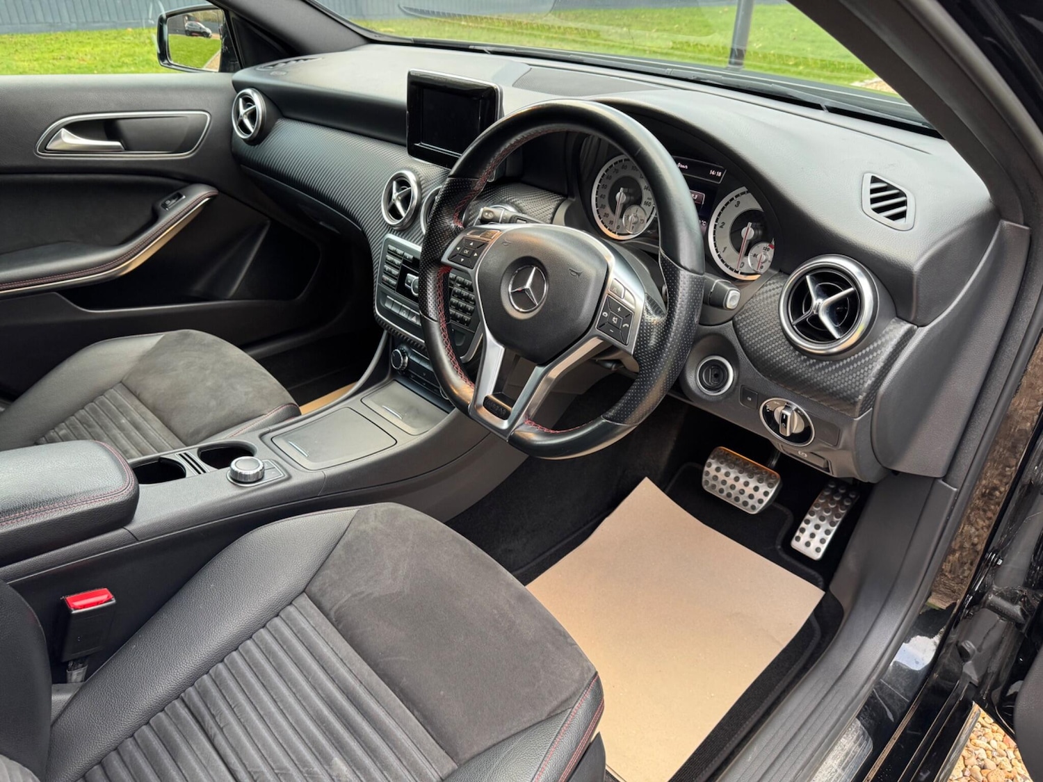 Used Mercedes-Benz A-Class 2014 for sale - 76637989: Photo 2