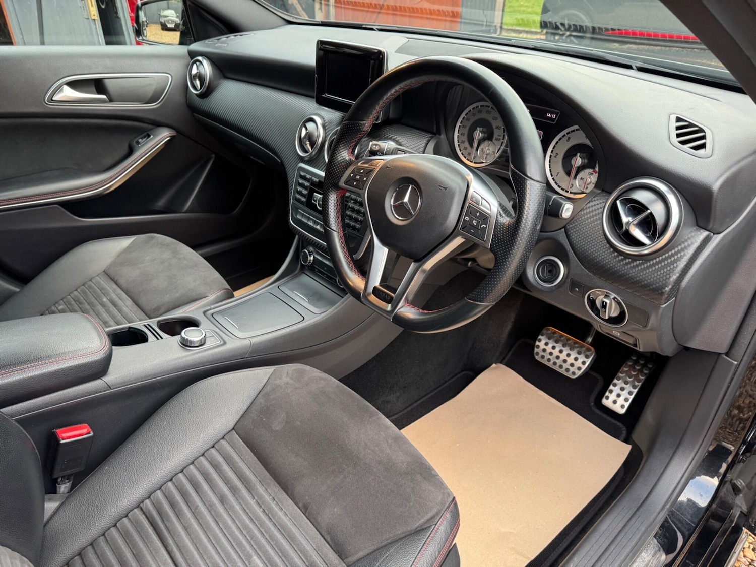 Used Mercedes-Benz A-Class 2014 for sale - 76637989: Photo 31