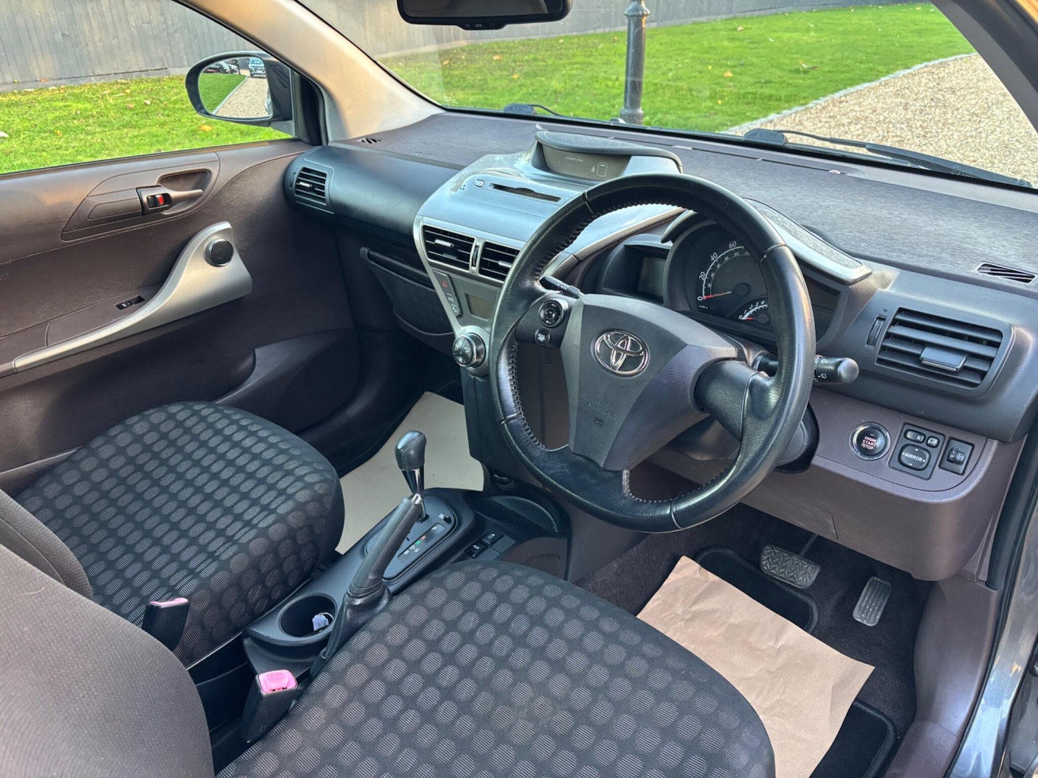 Used Toyota IQ 2009 for sale - 76590696: Photo 2