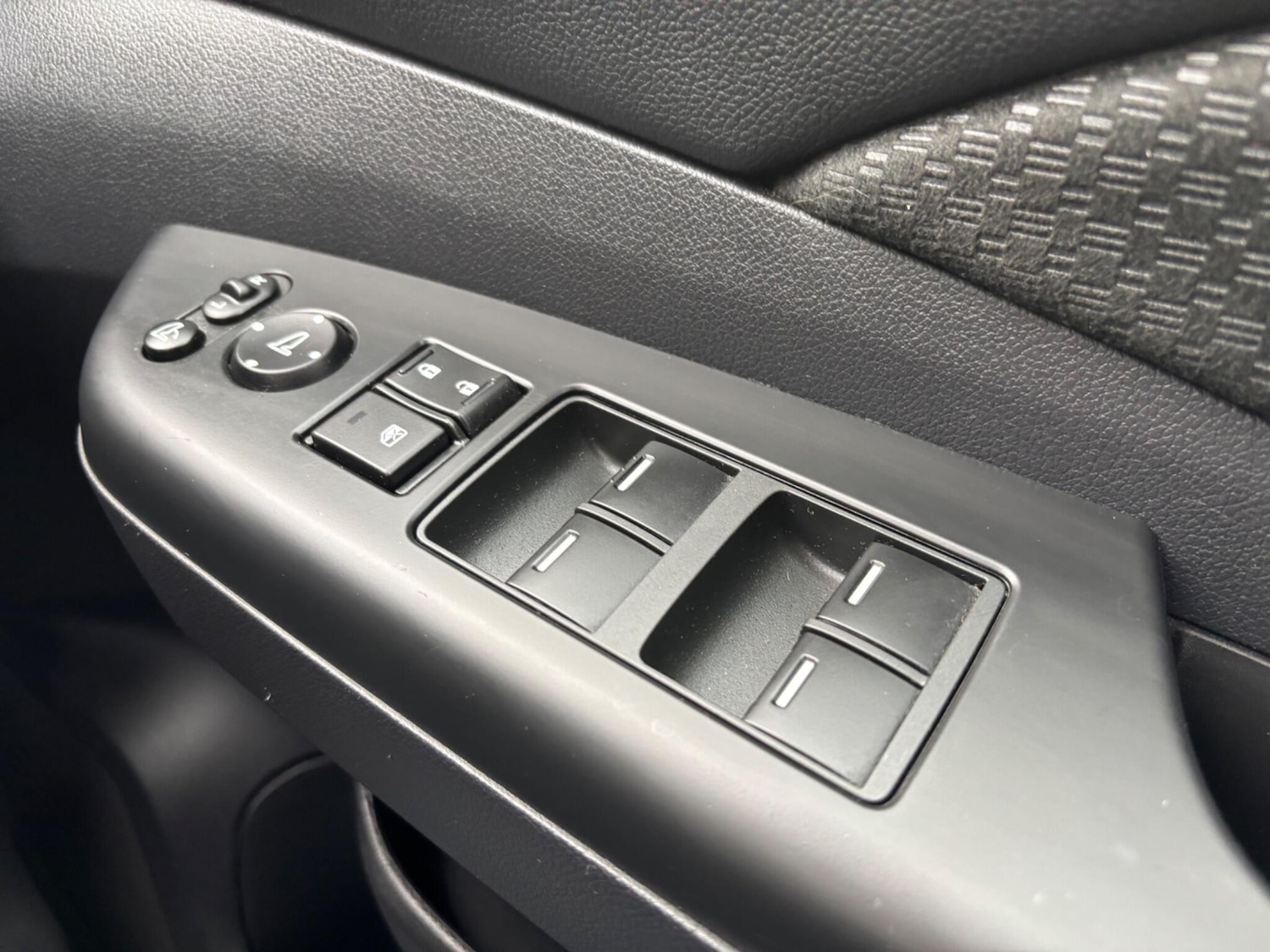 Used Honda CR-V 2017 for sale - 76339309: Photo 27