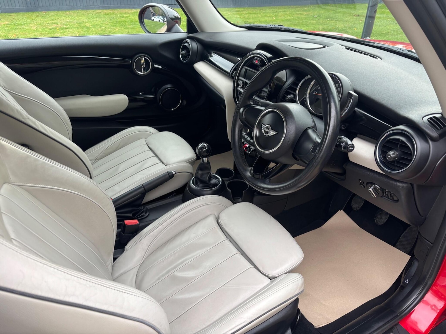 Used MINI Hatch 2017 for sale - 76380229: Photo 2