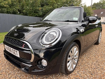 Used MINI Convertible 2018 for sale - 76236843: Photo