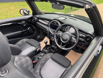 Used MINI Convertible 2018 for sale - 76236843: Photo