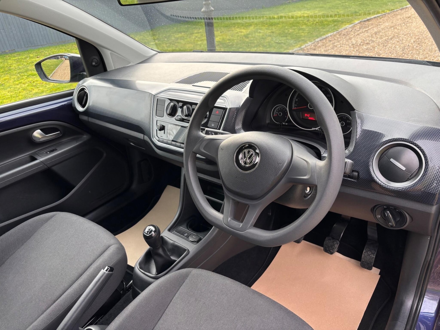 Used Volkswagen up! 2018 for sale - 77625972: Photo 2