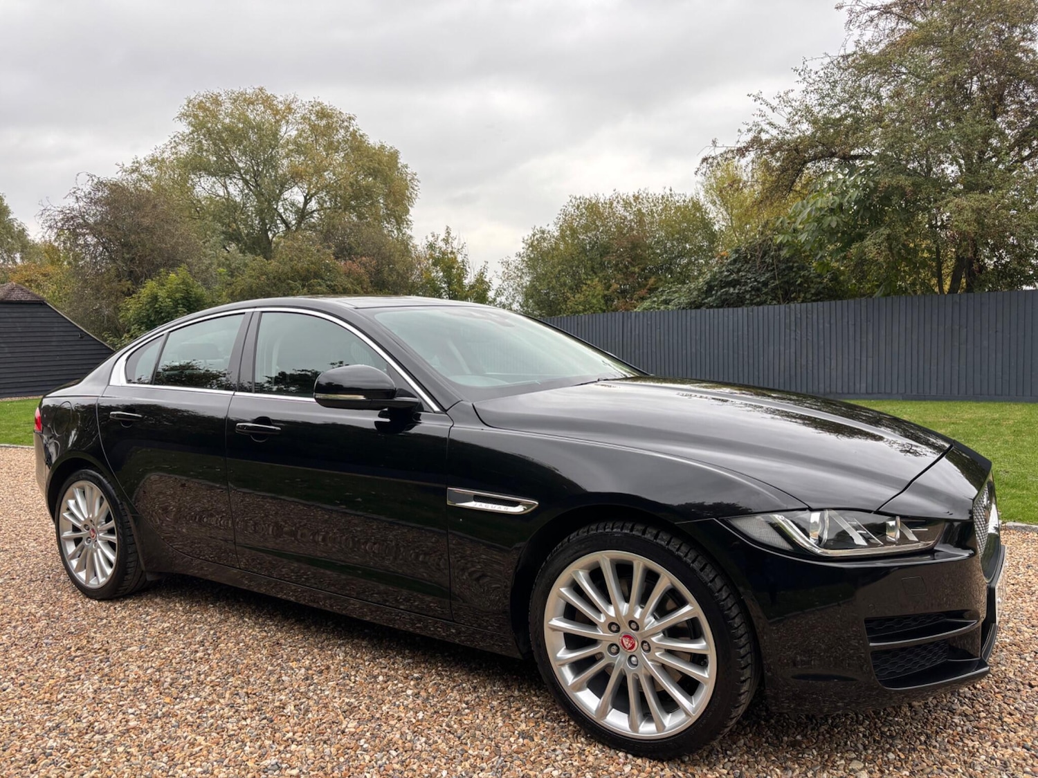 Used Jaguar XE 2017 for sale - 76236928: Photo 1