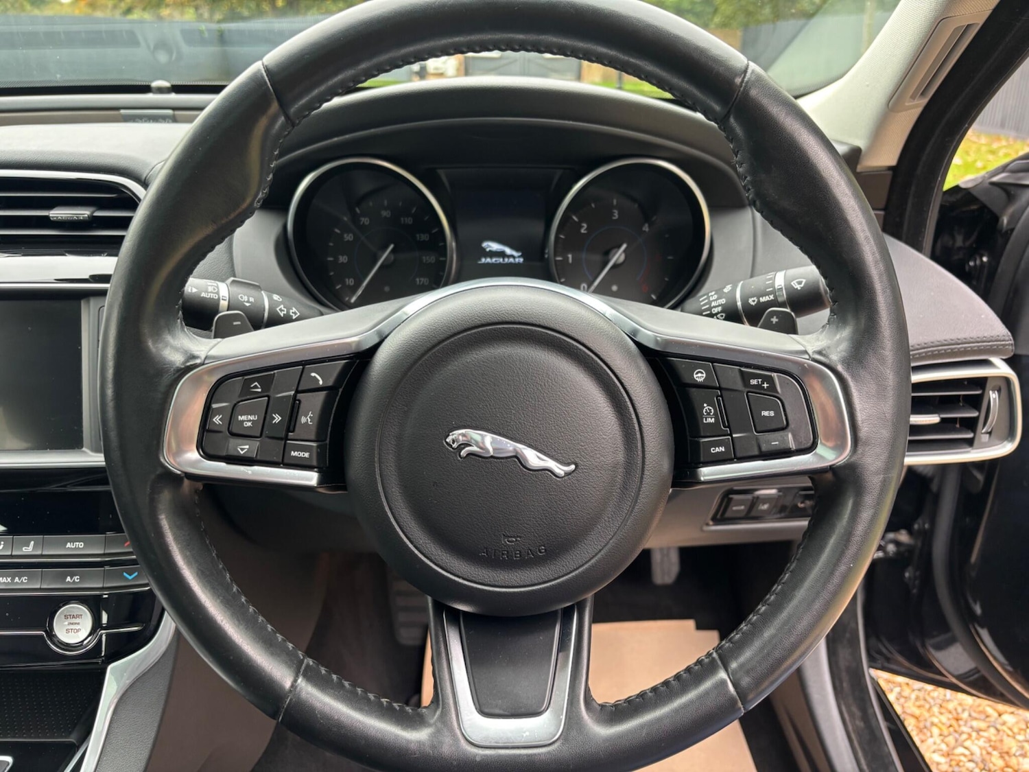 Used Jaguar XE 2017 for sale - 76236928: Photo 26