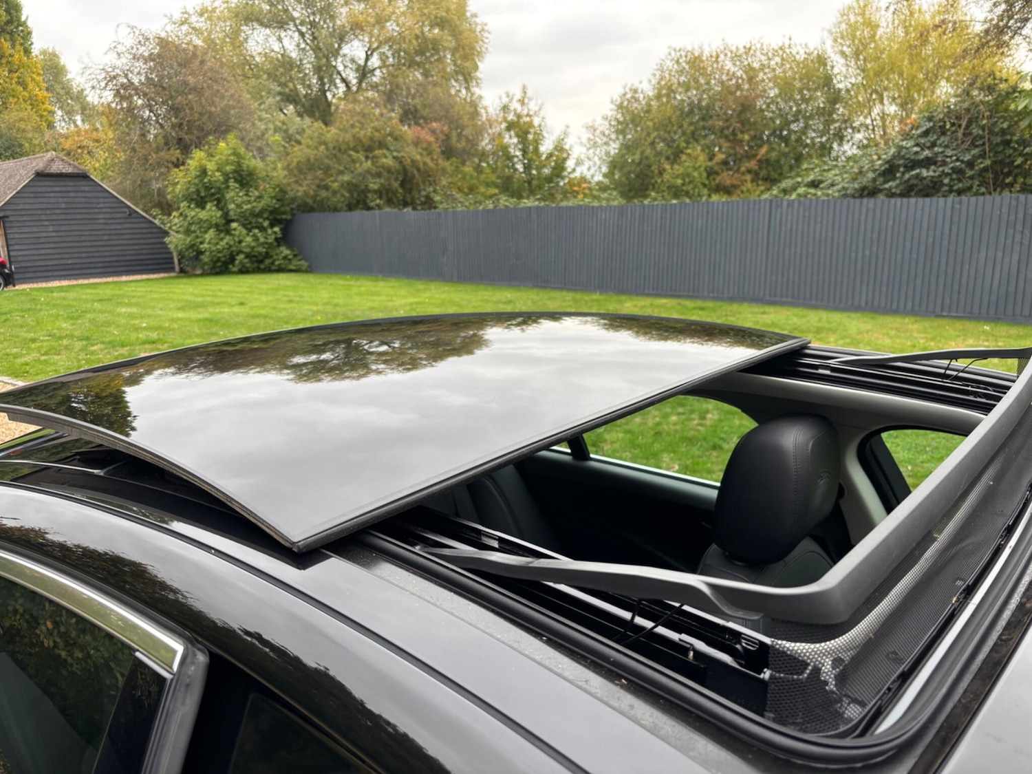 Used Jaguar XE 2017 for sale - 76236928: Photo 3