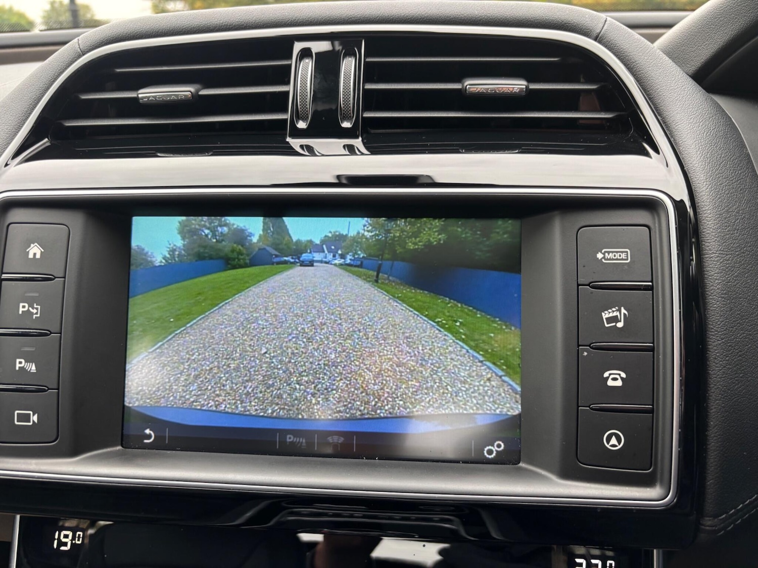 Used Jaguar XE 2017 for sale - 76236928: Photo 31