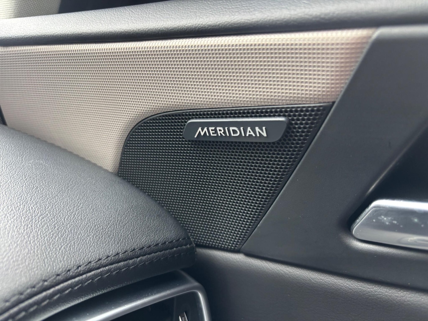 Used Jaguar XE 2017 for sale - 76236928: Photo 38