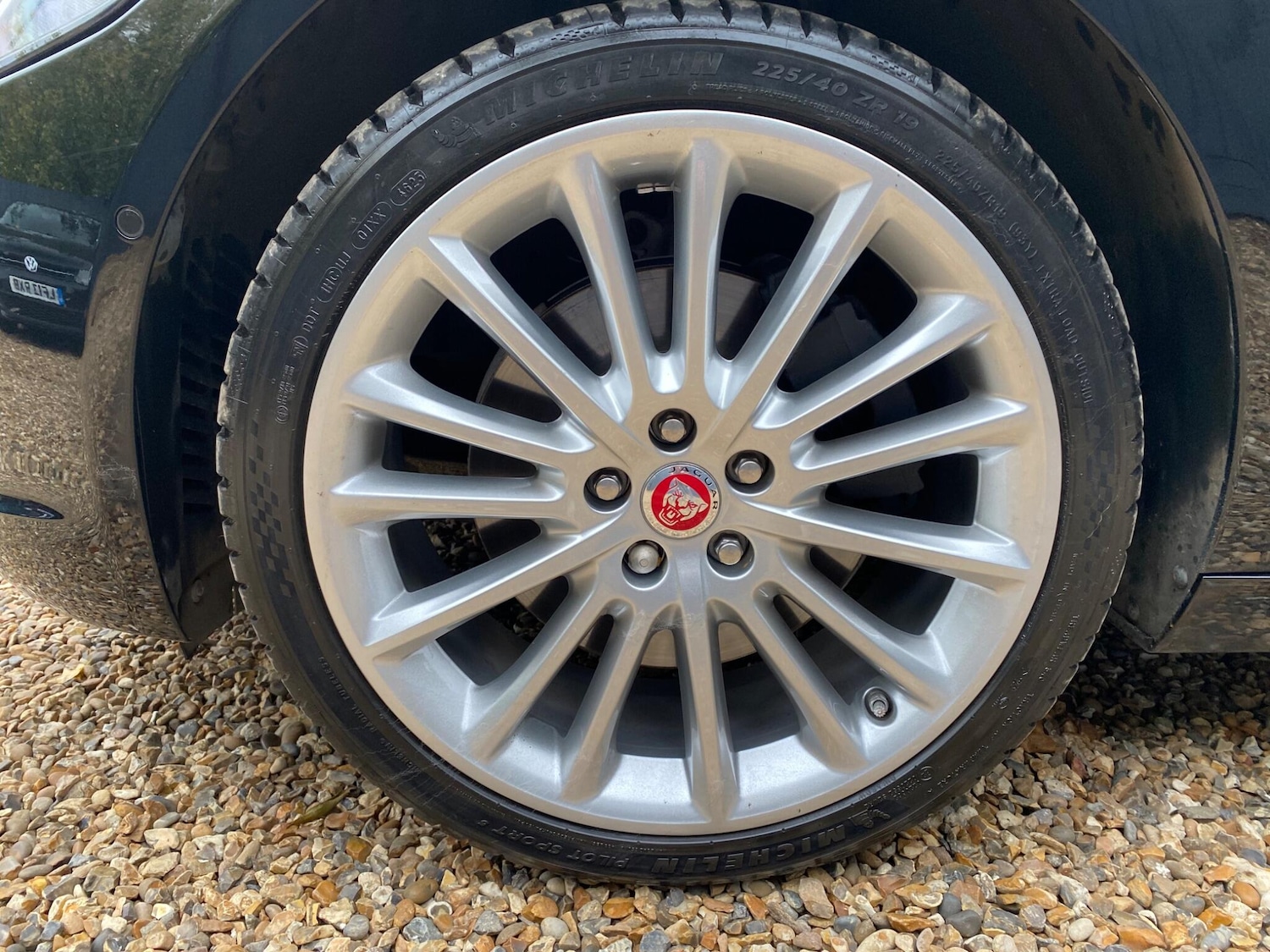 Used Jaguar XE 2017 for sale - 76236928: Photo 4