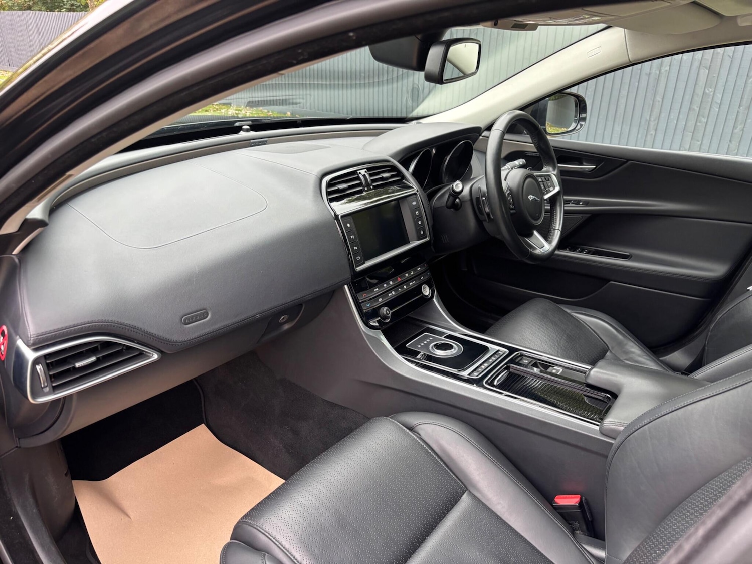 Used Jaguar XE 2017 for sale - 76236928: Photo 47