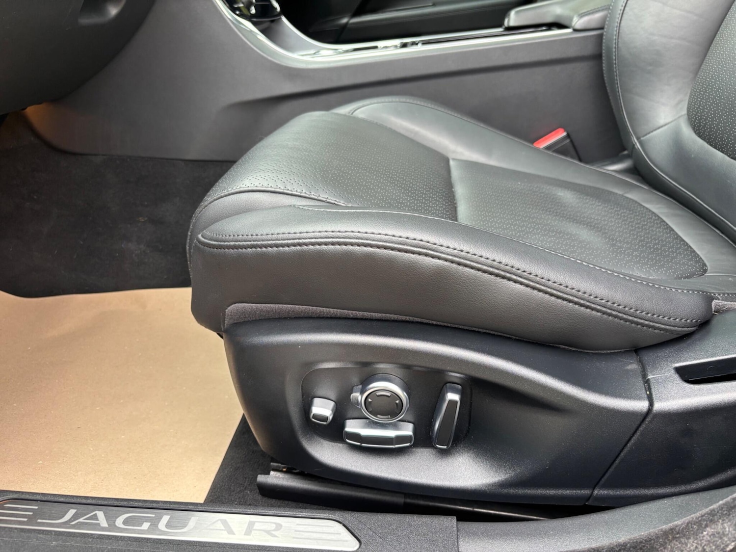 Used Jaguar XE 2017 for sale - 76236928: Photo 48