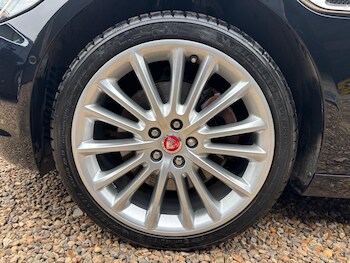 Used Jaguar XE 2017 for sale - 76236928: Photo