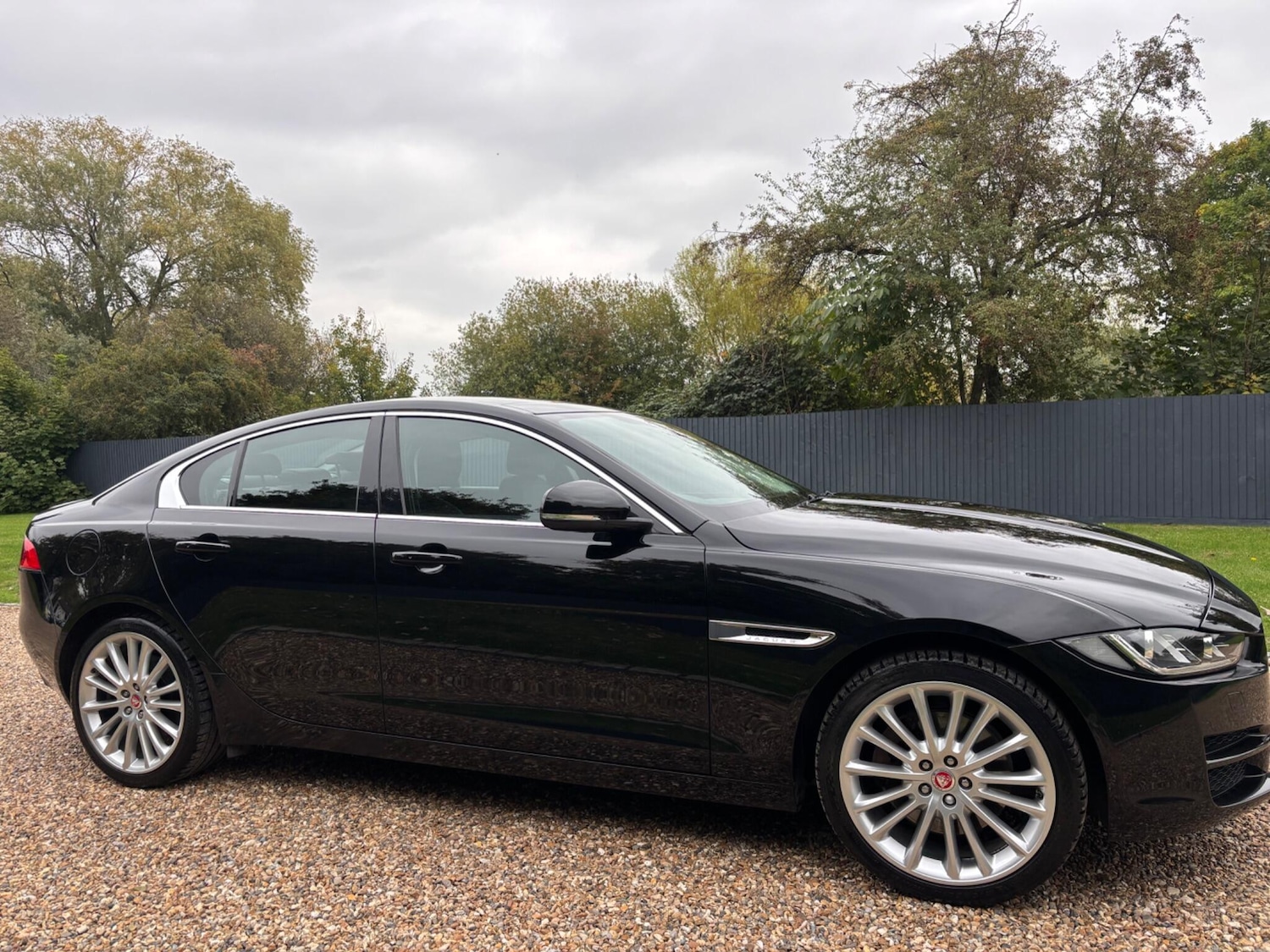 Used Jaguar XE 2017 for sale - 76236928: Photo 7