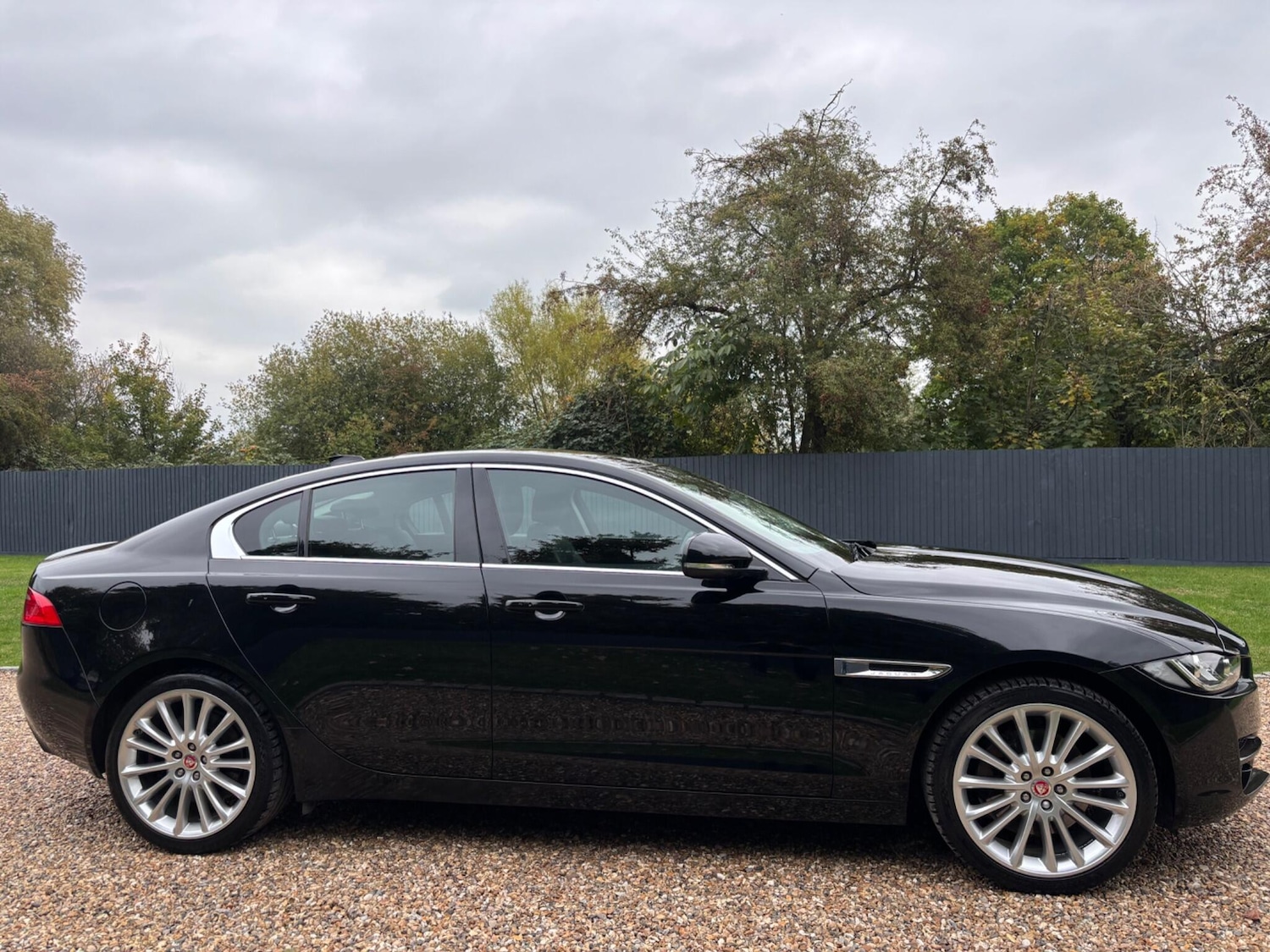 Used Jaguar XE 2017 for sale - 76236928: Photo 8