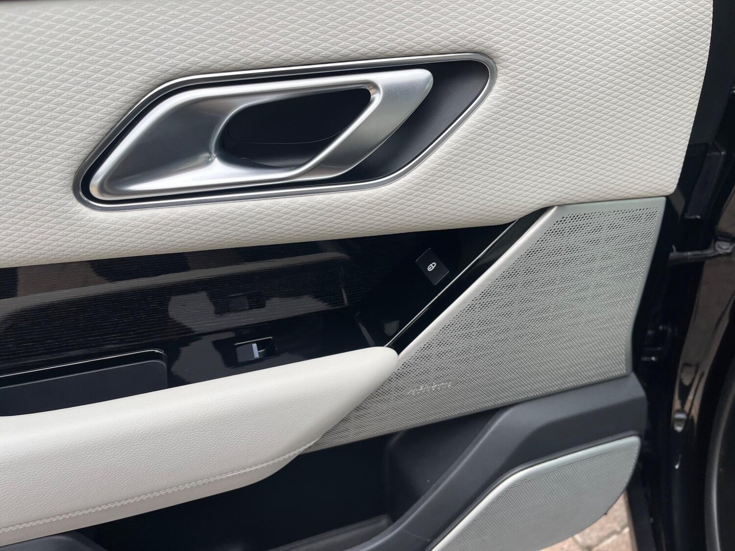 Used Land Rover Range Rover Velar 2018 for sale - 77981433: Photo 33