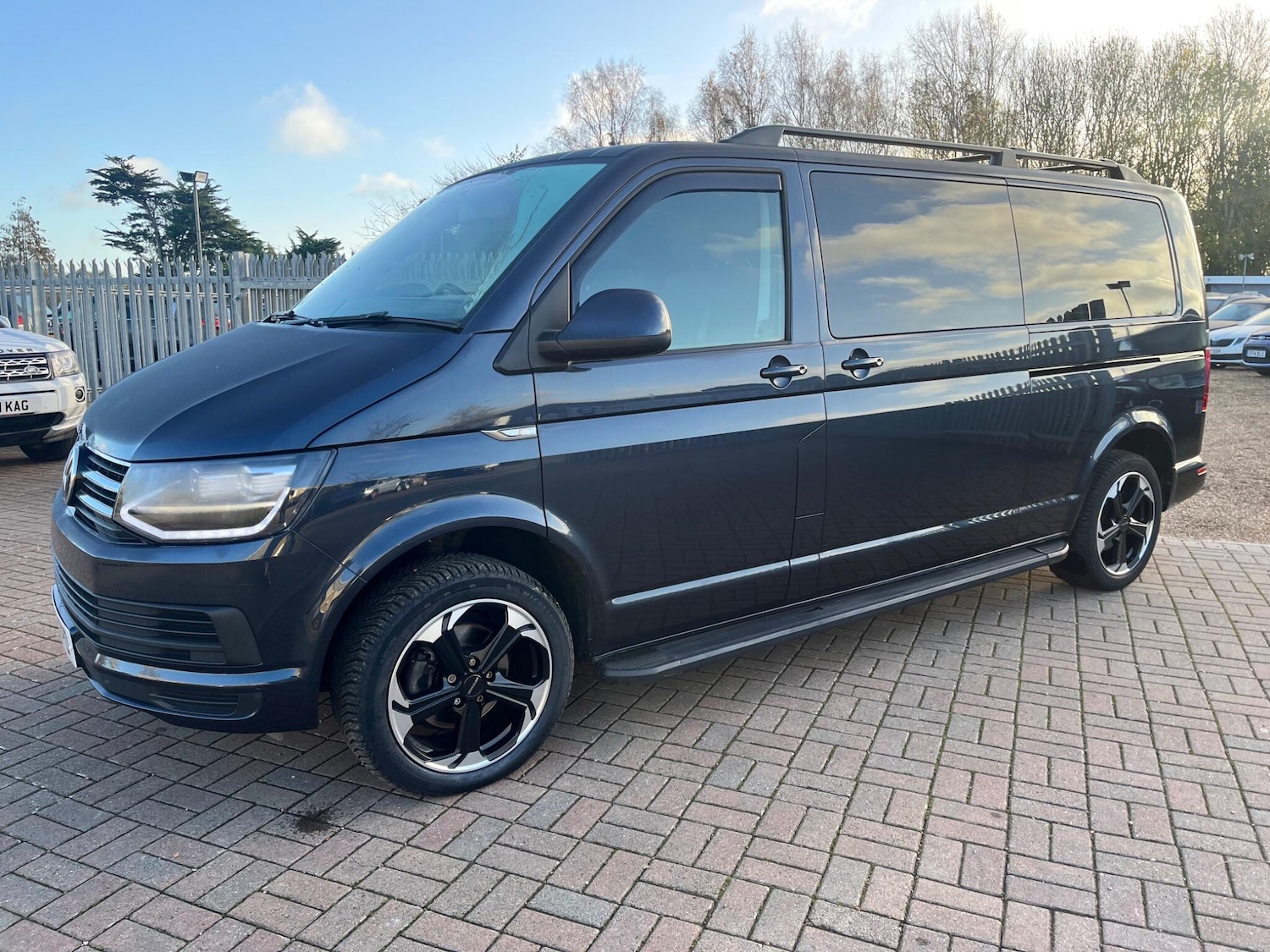 Used Volkswagen Transporter Shuttle 2017 for sale - 76690945: Photo 1
