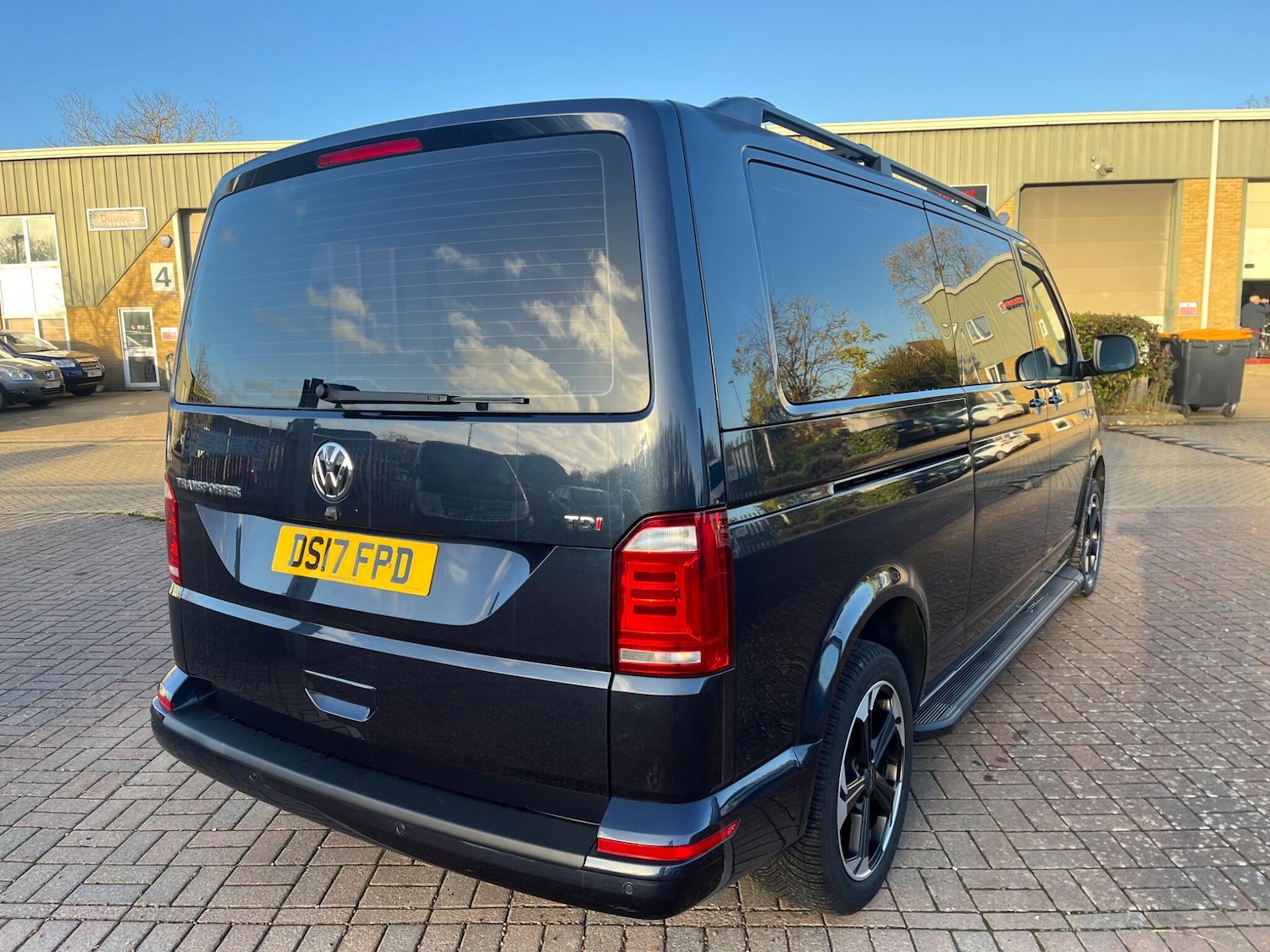 Used Volkswagen Transporter Shuttle 2017 for sale - 76690945: Photo 24