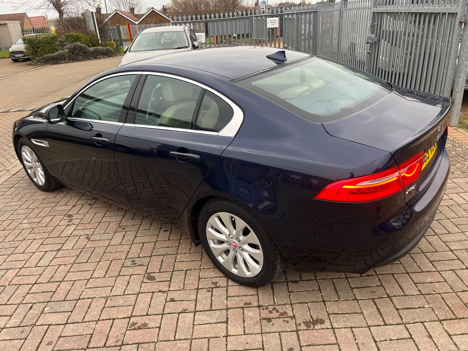 Used Jaguar XE 2016 for sale - 77043112: Photo 14