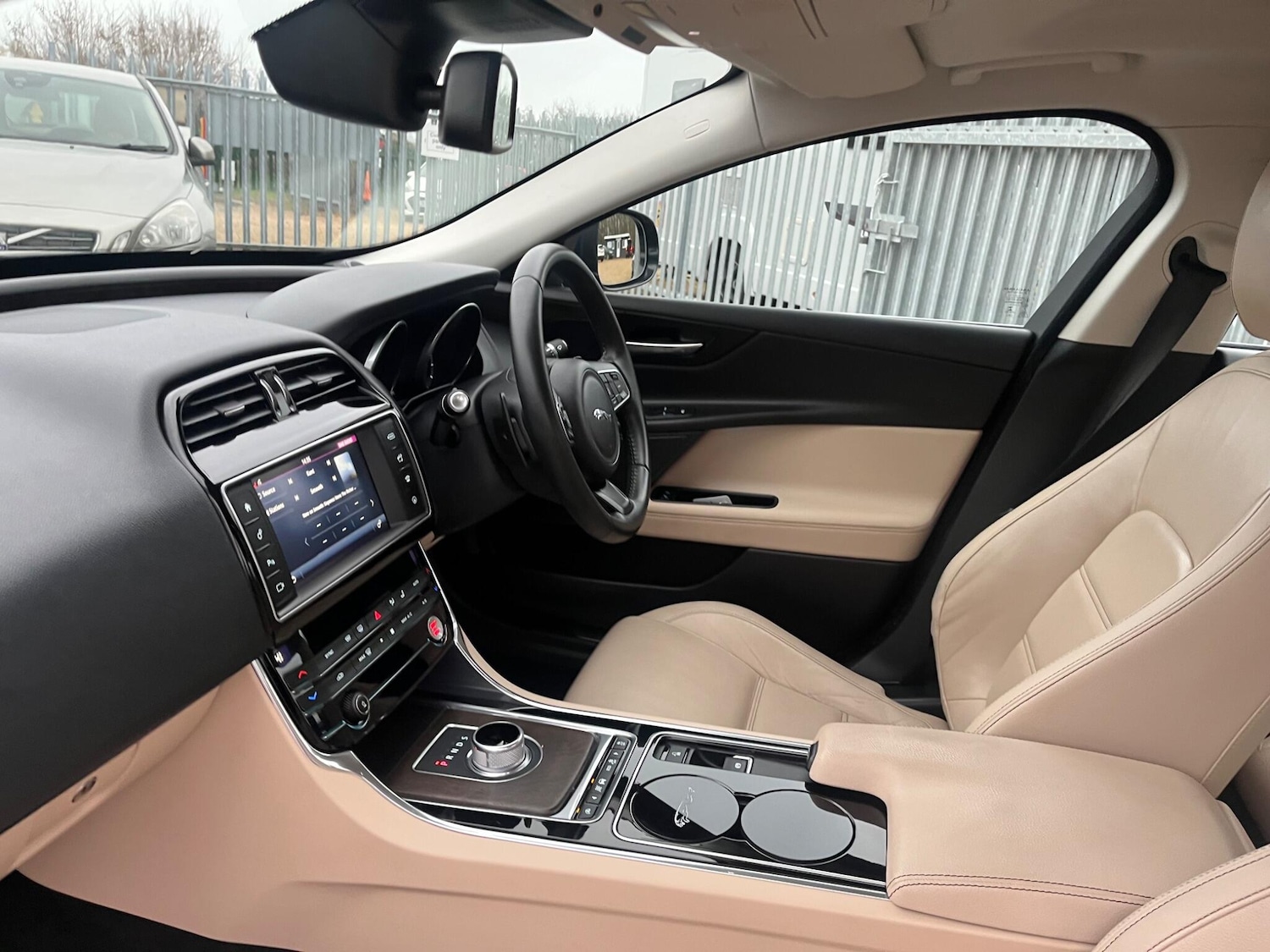 Used Jaguar XE 2016 for sale - 77043112: Photo 25