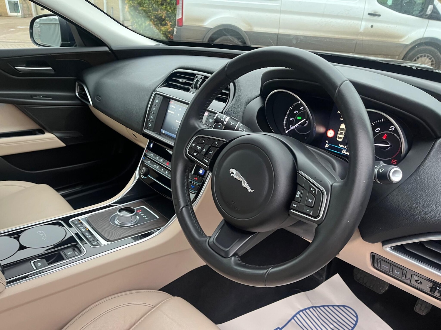 Used Jaguar XE 2016 for sale - 77043112: Photo 26