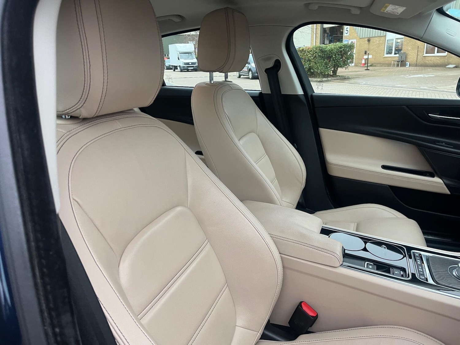 Used Jaguar XE 2016 for sale - 77043112: Photo 27