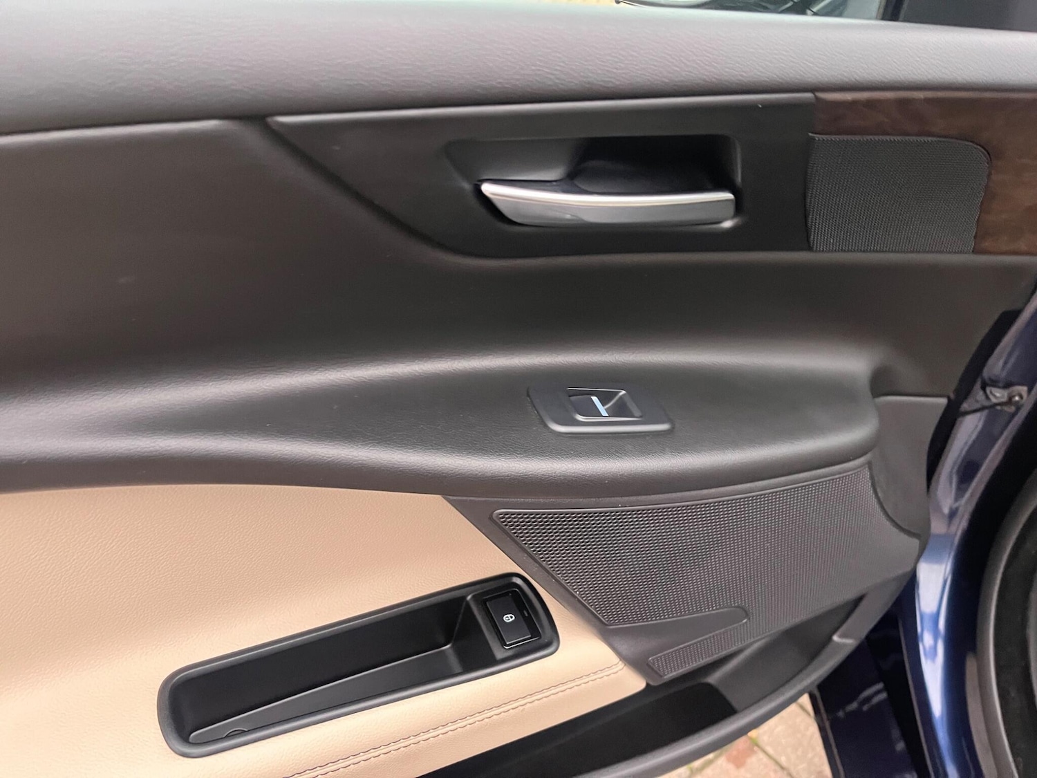 Used Jaguar XE 2016 for sale - 77043112: Photo 33