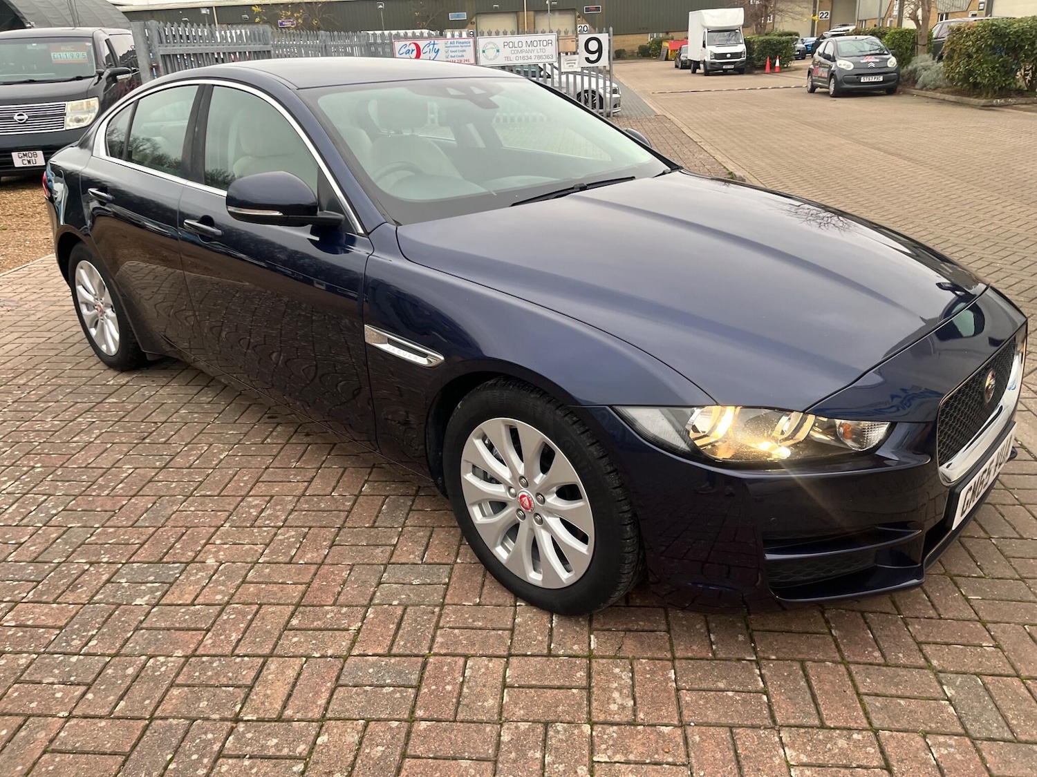 Used Jaguar XE 2016 for sale - 77043112: Photo 4