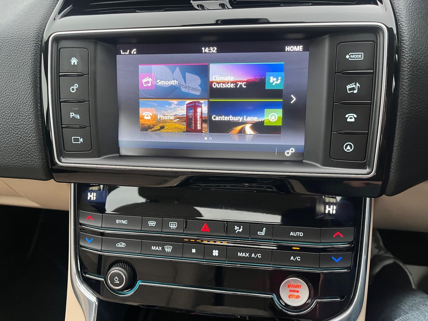 Used Jaguar XE 2016 for sale - 77043112: Photo 41