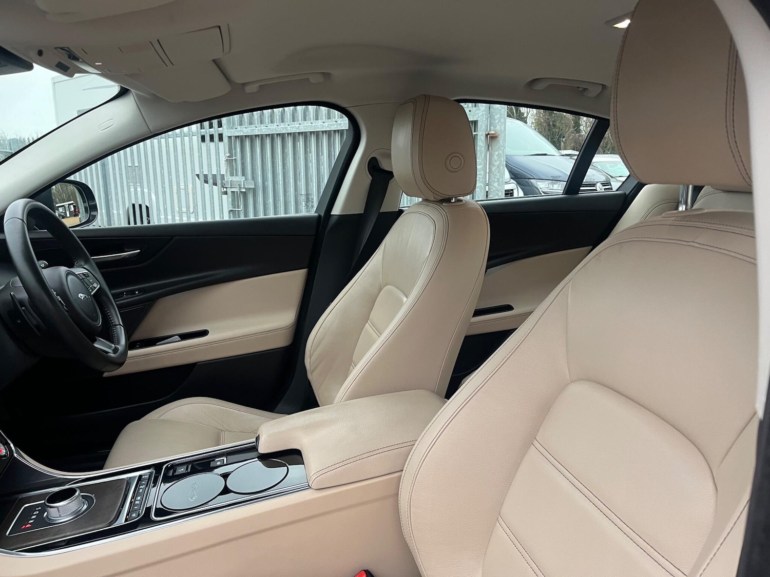 Used Jaguar XE 2016 for sale - 77043112: Photo 46