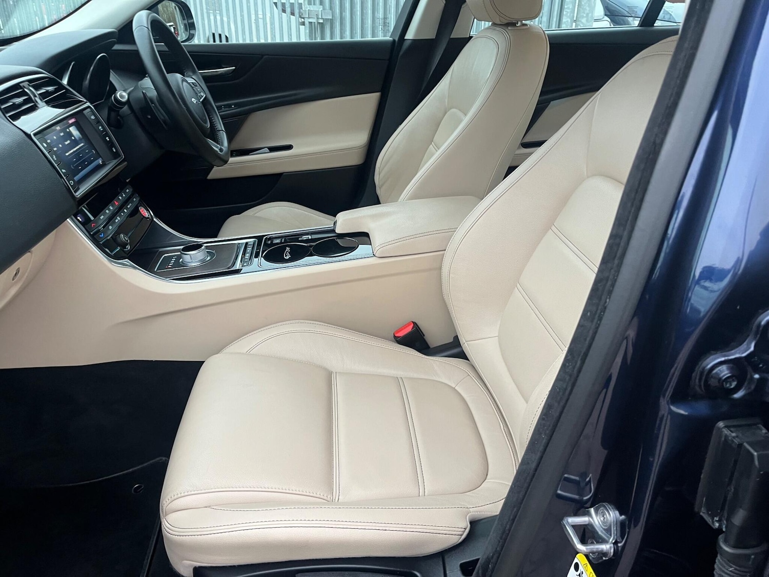 Used Jaguar XE 2016 for sale - 77043112: Photo 47