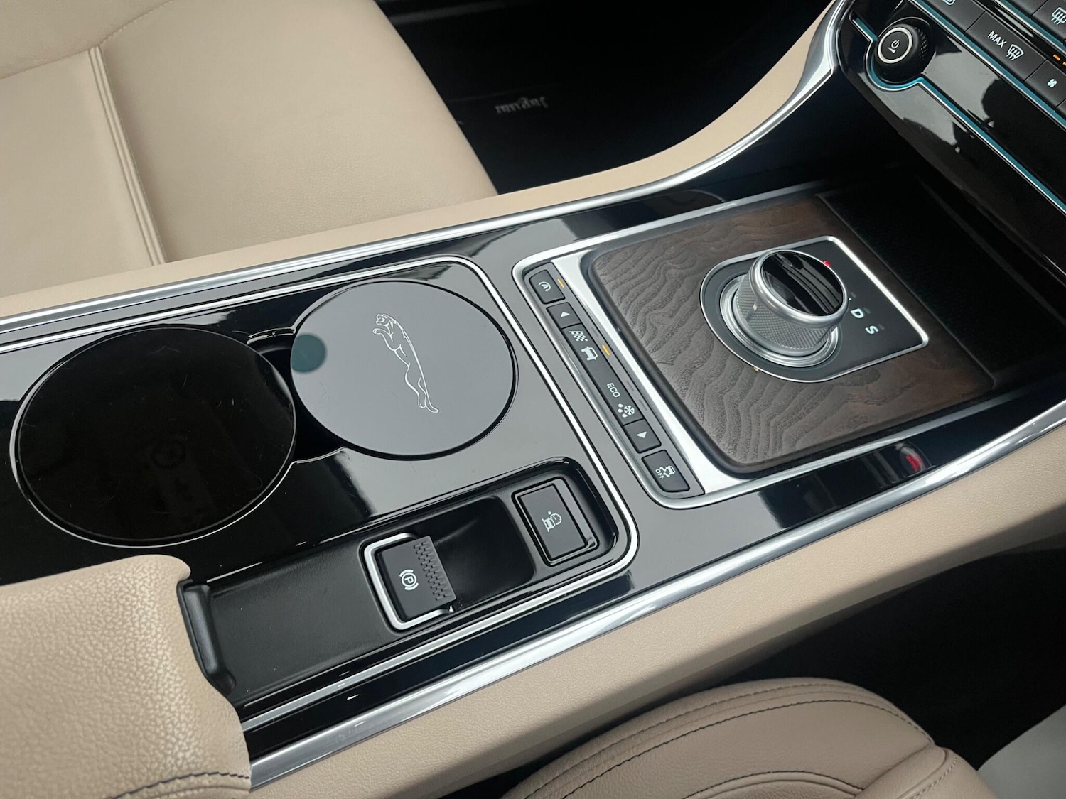 Used Jaguar XE 2016 for sale - 77043112: Photo 53