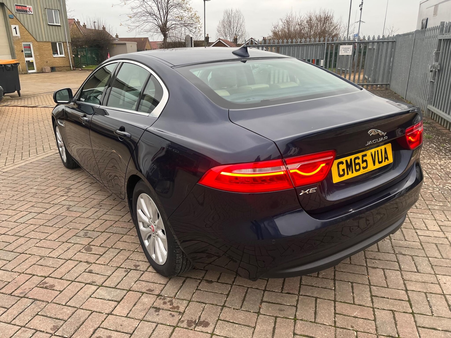 Used Jaguar XE 2016 for sale - 77043112: Photo 7