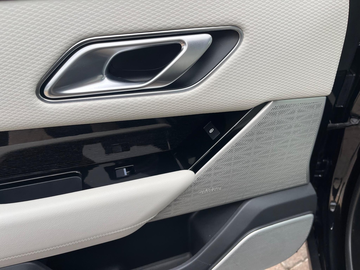 Used Land Rover Range Rover Velar 2018 for sale - 78014849: Photo 33