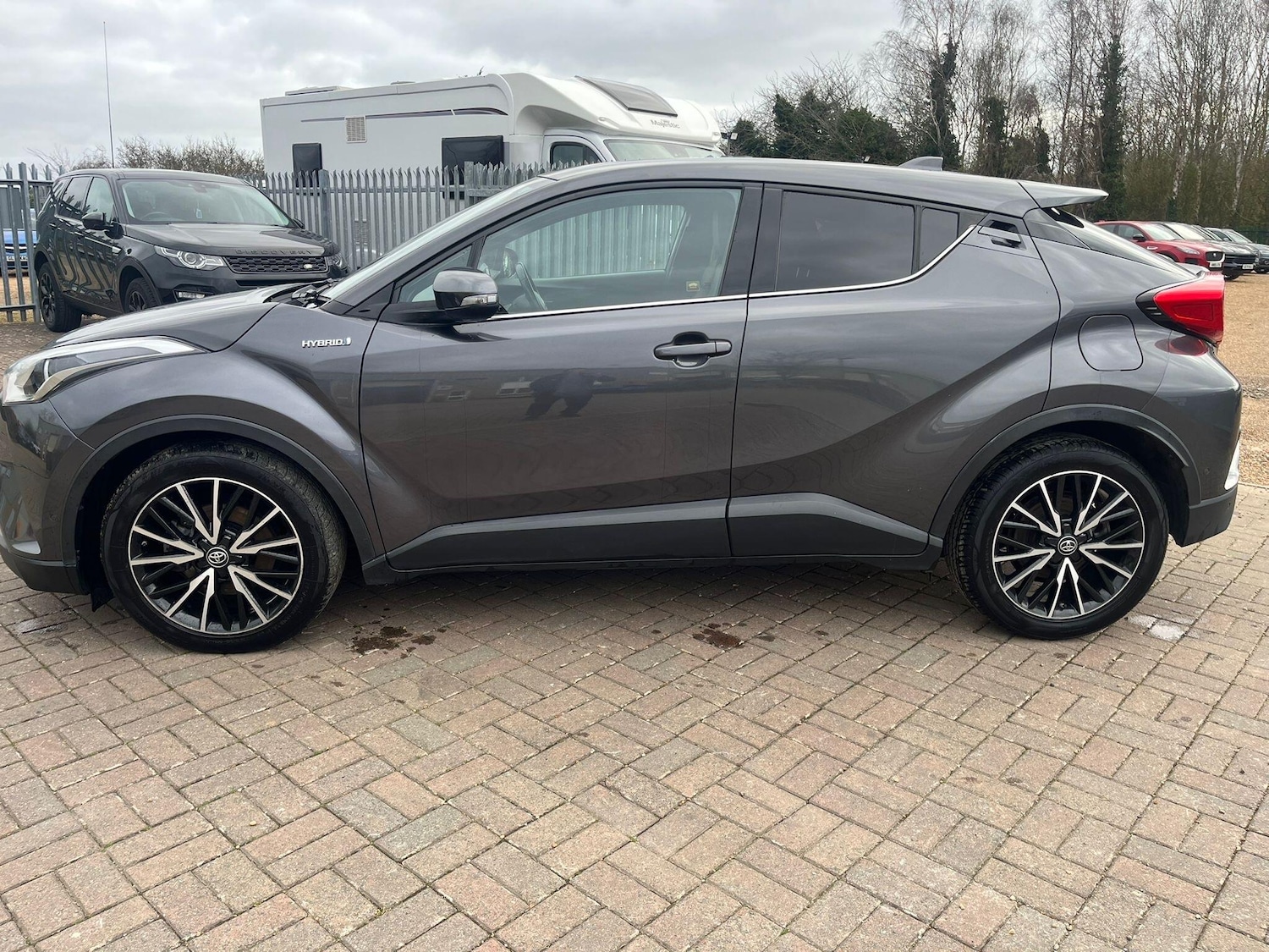 Used Toyota C-HR 2018 for sale - 77931816: Photo 3