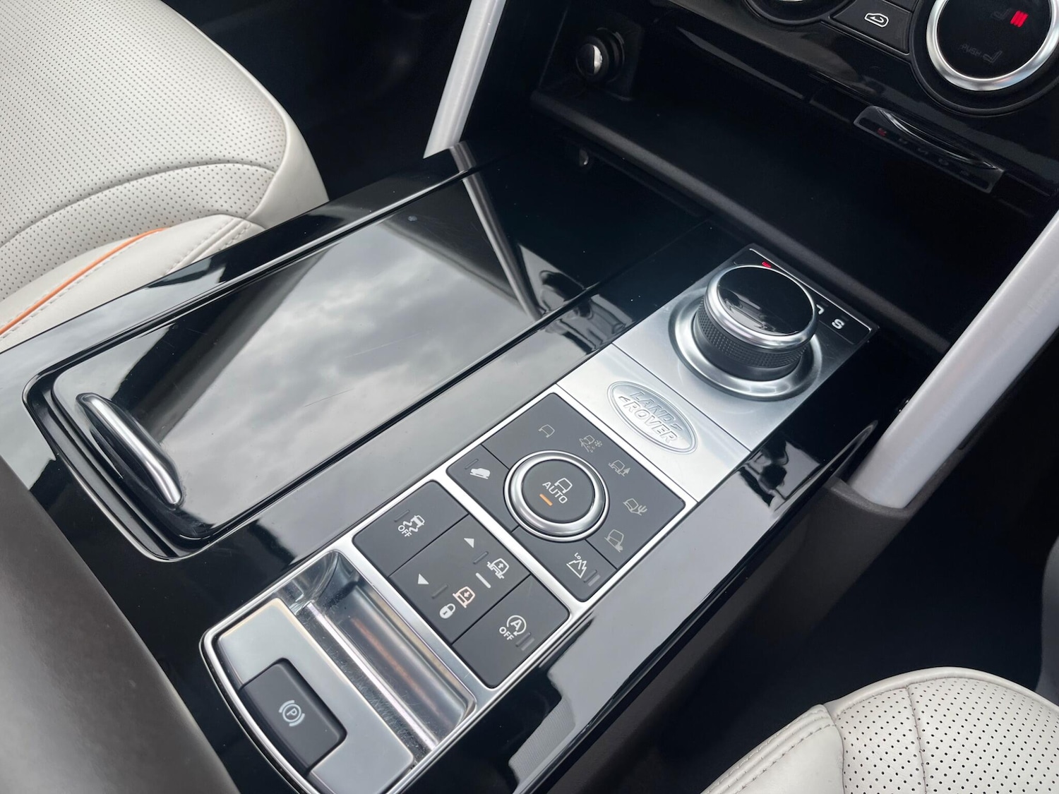 Used Land Rover Discovery 2018 for sale - 78047238: Photo 28